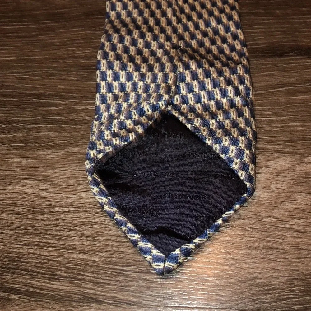 Structure Tie